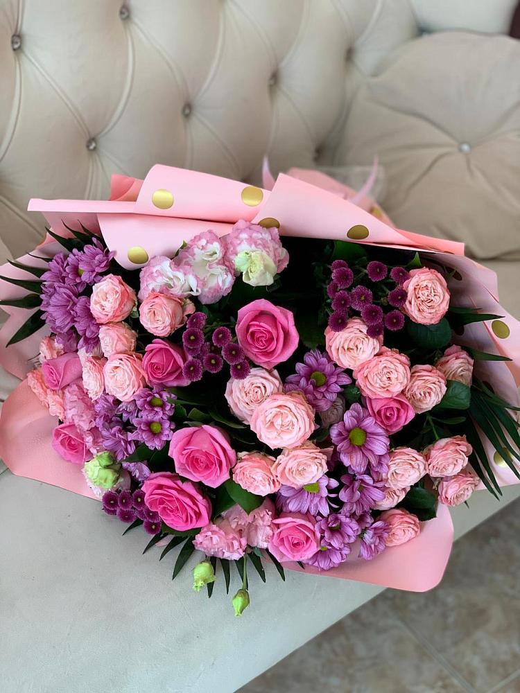 Букет цветов из: Хризантемы, Розы и Лизиантусы в Хатукае