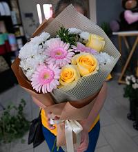 Букет цветов из:  Герберы, Розы и Хризантемы в Хатукае
