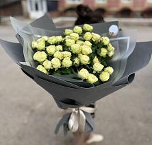 Букет Белые кустовые розы Солинеро в Хатукае