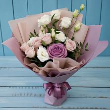 Букет цветов из:  Розы и Лизиантусы в Хатукае