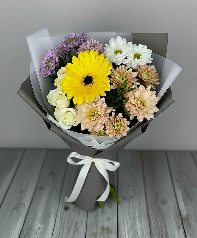 Букет цветов из: Розы, Герберы и Хризантемы в Хатукае