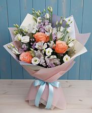 Букет цветов из:  Лизиантусы, Розы, Альстромерии и Гипсофила в Хатукае