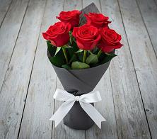 Букет 5 Красных роз Эдлесс Лав в Хатукае