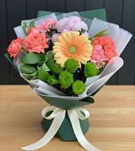 Букет цветов из:  Гвоздики, Розы, Герберы и Хризантемы в Хатукае