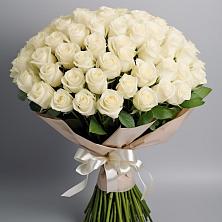 Букет 101 беля роза Белоснежка в Хатукае