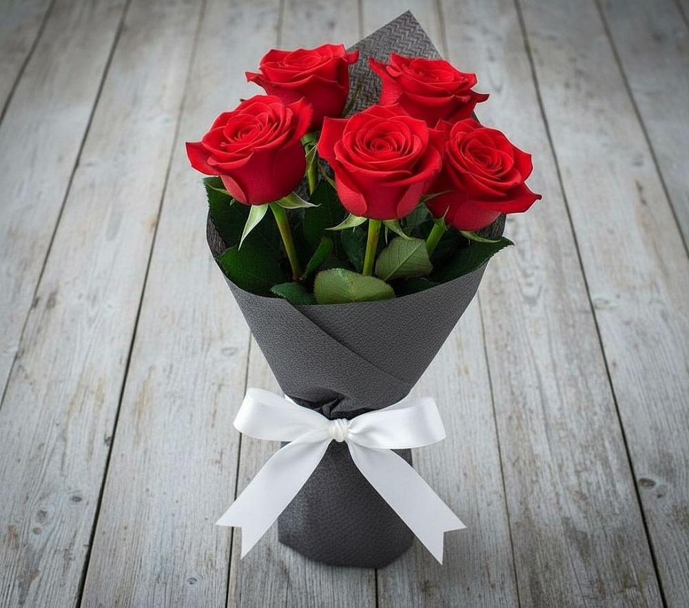 Букет 5 Красных роз Эдлесс Лав в Хатукае