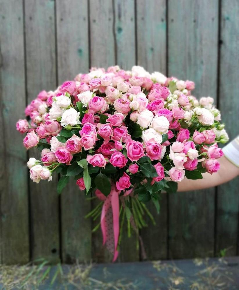 Букет Розовые кустовые розы Натали и Лав Лидия в Хатукае