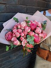 Букет розы в пальмах в Хатукае Букет цветов из: Розы в Хатукае